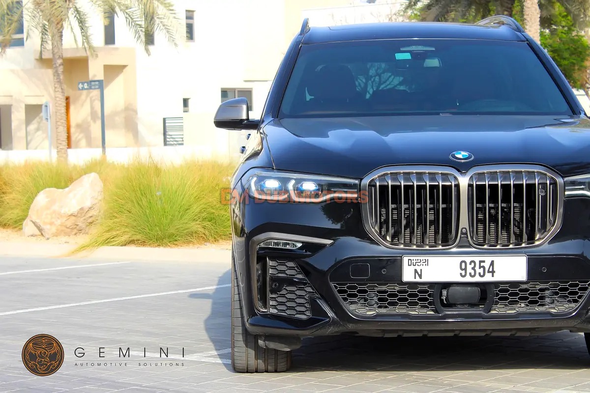 2021 BMW X7 M50i for Sale in Dubai, photo 2 of 17