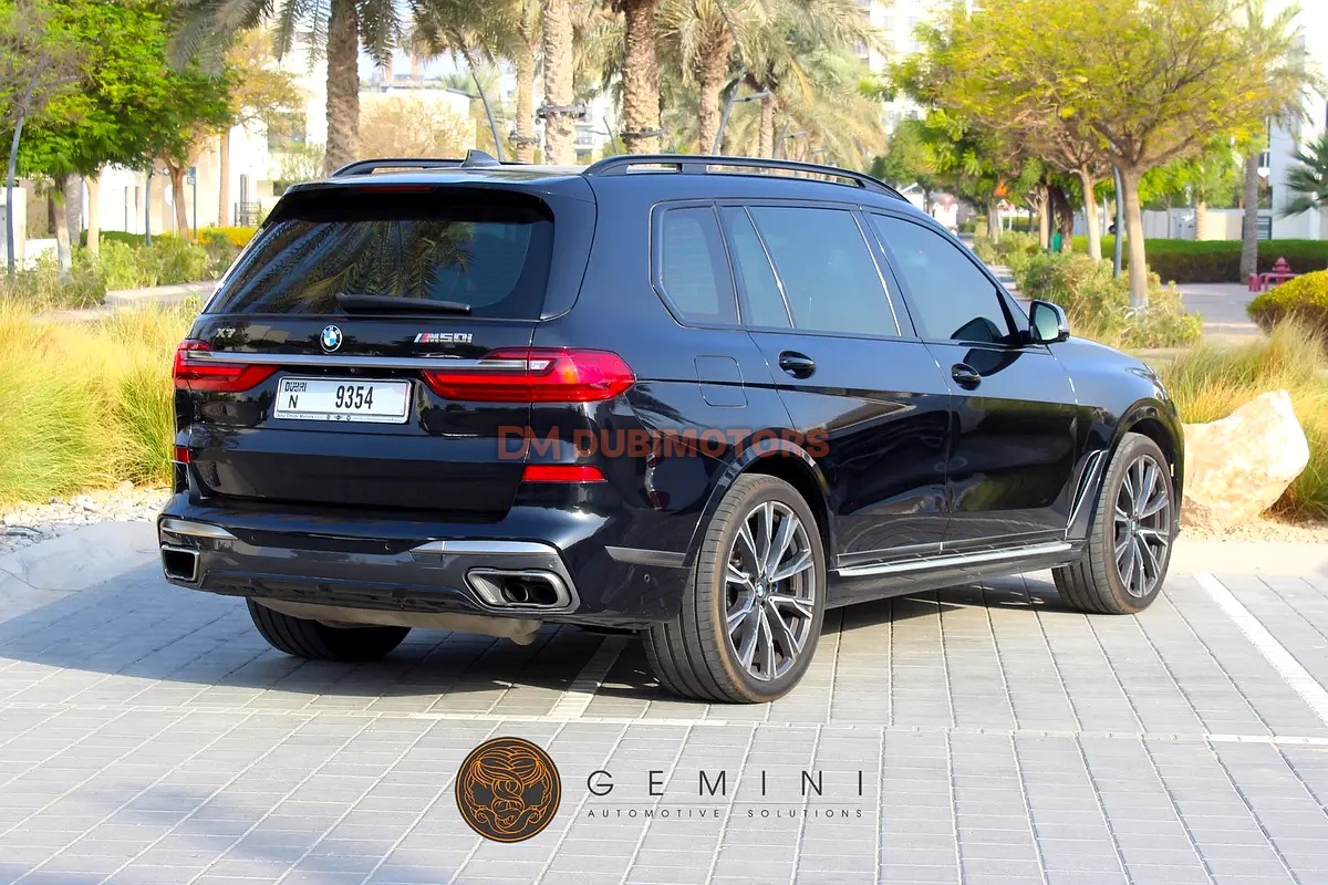 2021 BMW X7 M50i for Sale in Dubai, photo 3 of 17