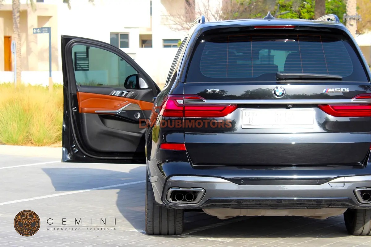 2021 BMW X7 M50i for Sale in Dubai, photo 4 of 17