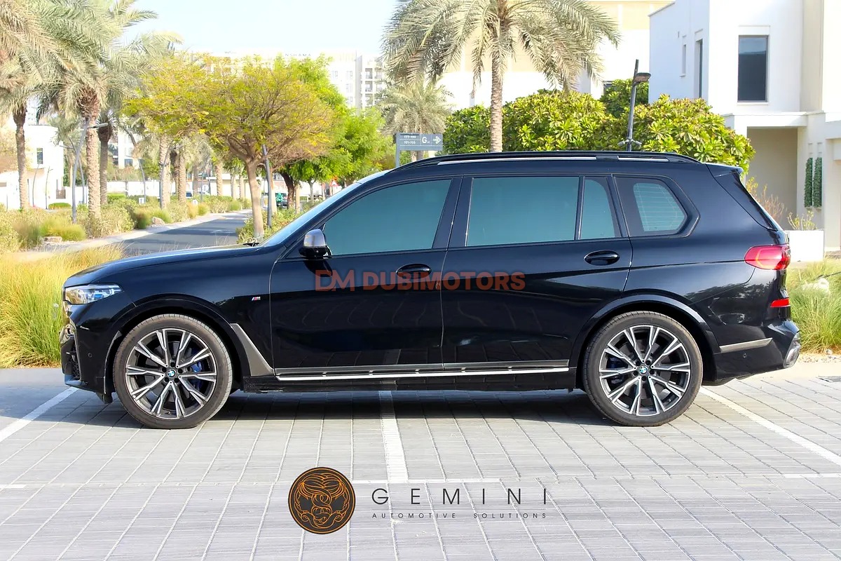 2021 BMW X7 M50i for Sale in Dubai, photo 6 of 17