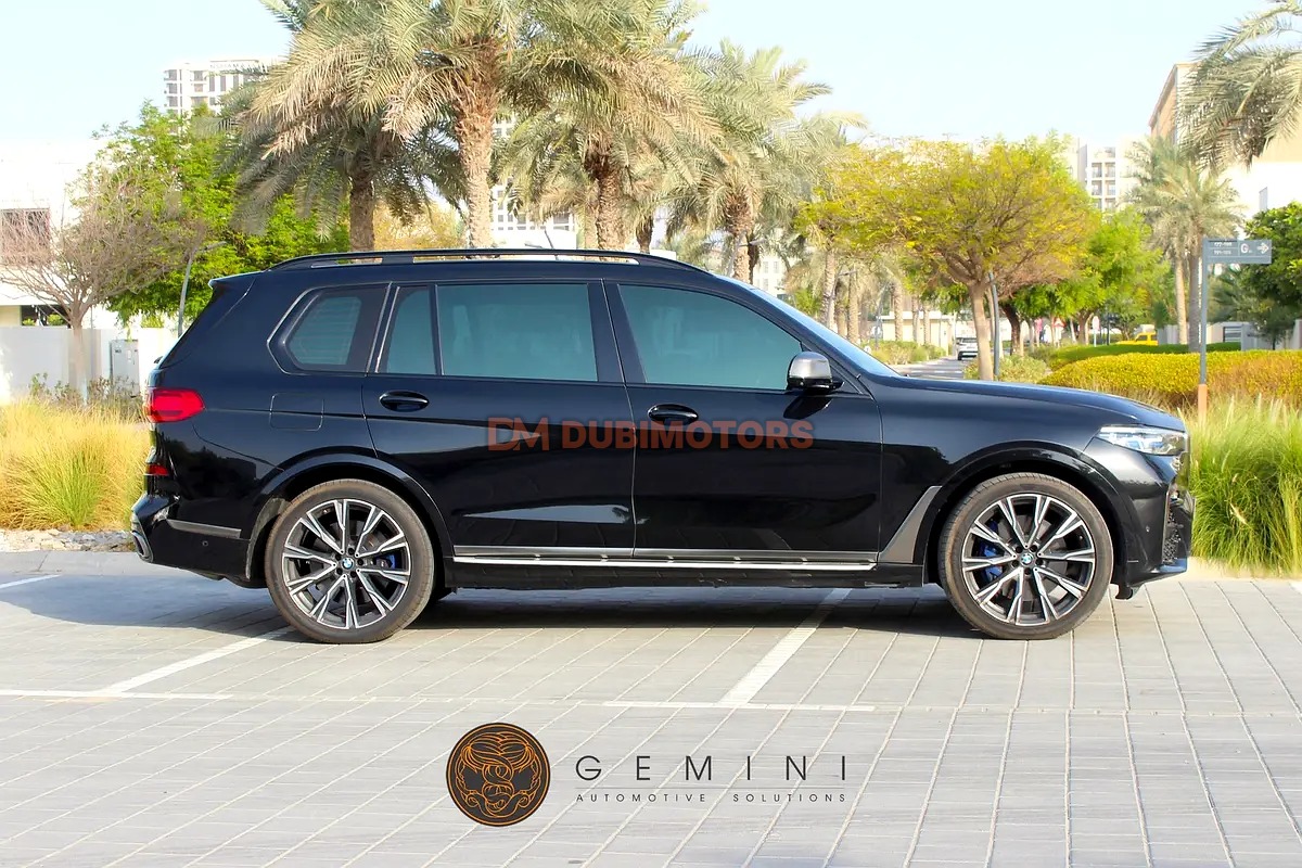 2021 BMW X7 M50i for Sale in Dubai, photo 10 of 17