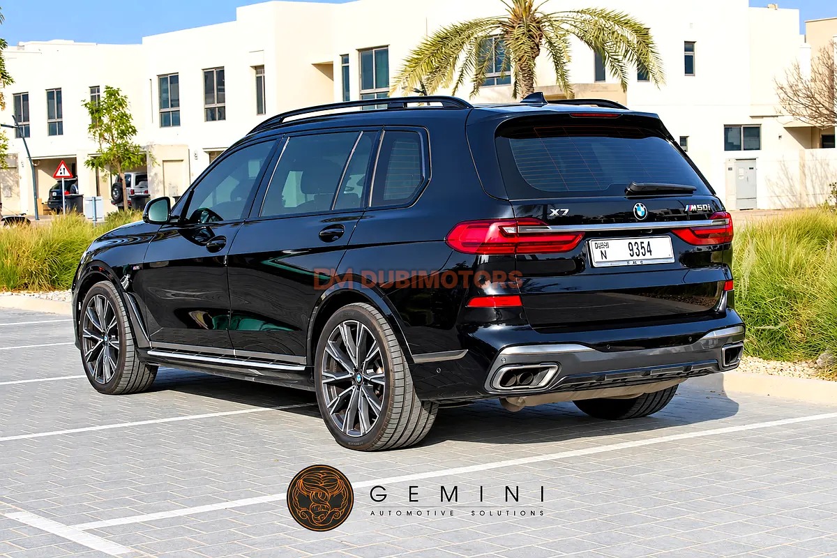 2021 BMW X7 M50i for Sale in Dubai, photo 11 of 17