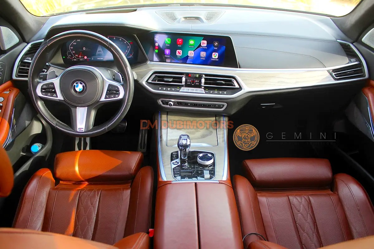 2021 BMW X7 M50i for Sale in Dubai, photo 13 of 17