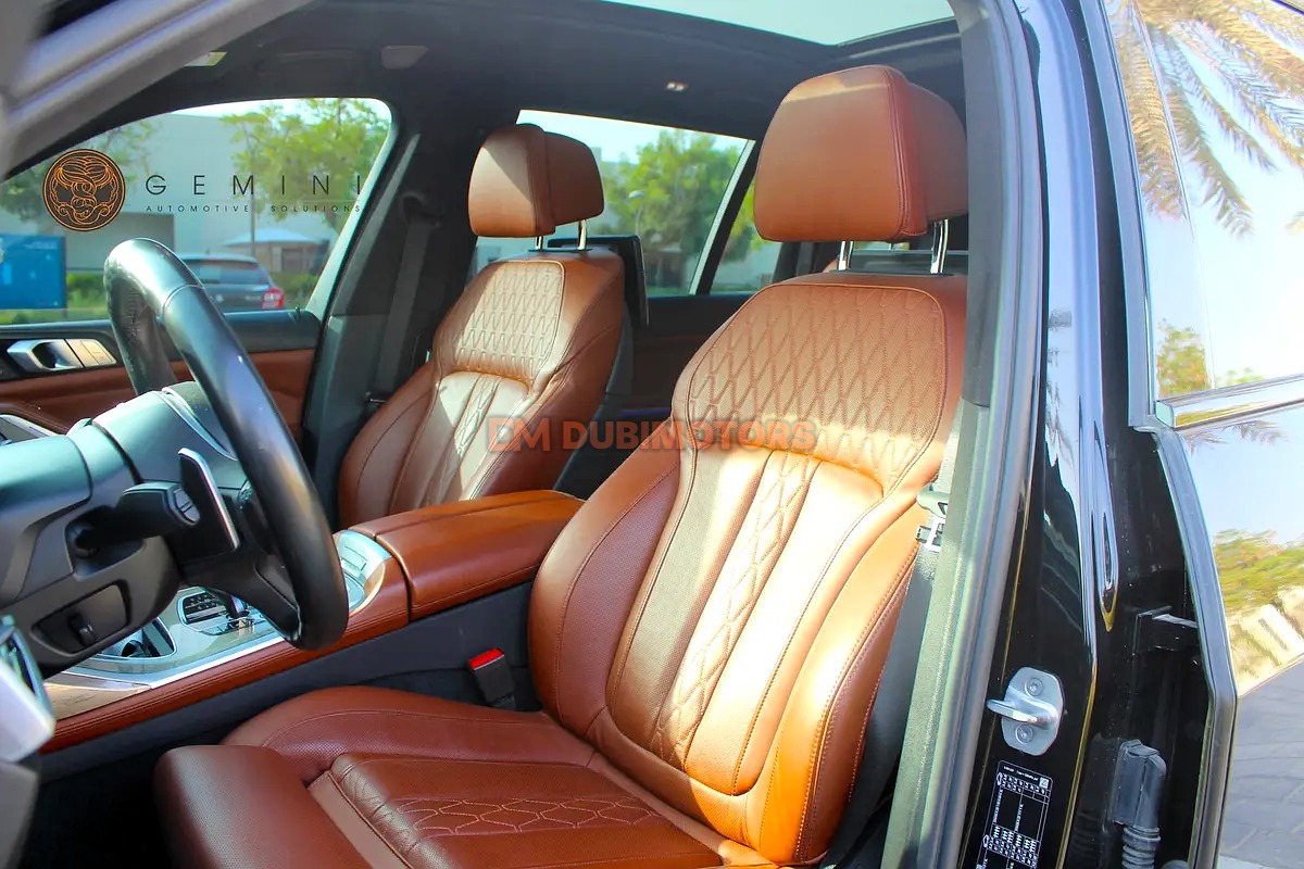 2021 BMW X7 M50i for Sale in Dubai, photo 14 of 17