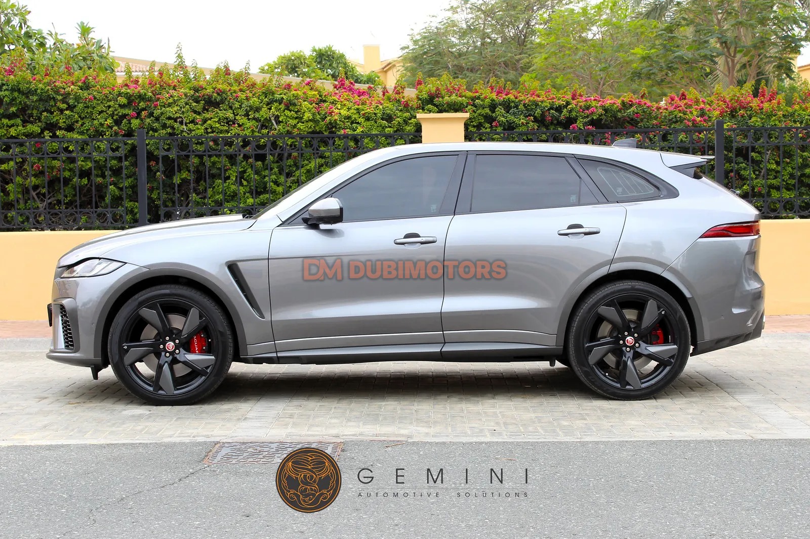2021 Jaguar F-Pace SVR for Sale in Dubai, photo 4 of 17