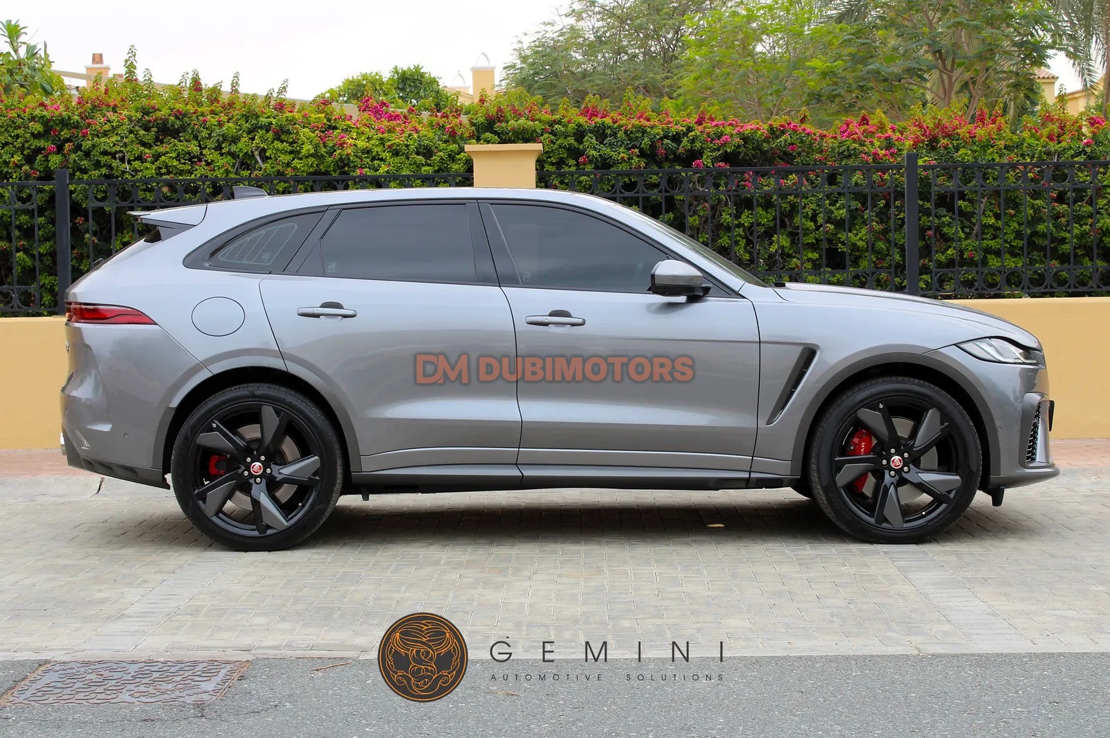 2021 Jaguar F-Pace SVR for Sale in Dubai, photo 5 of 17