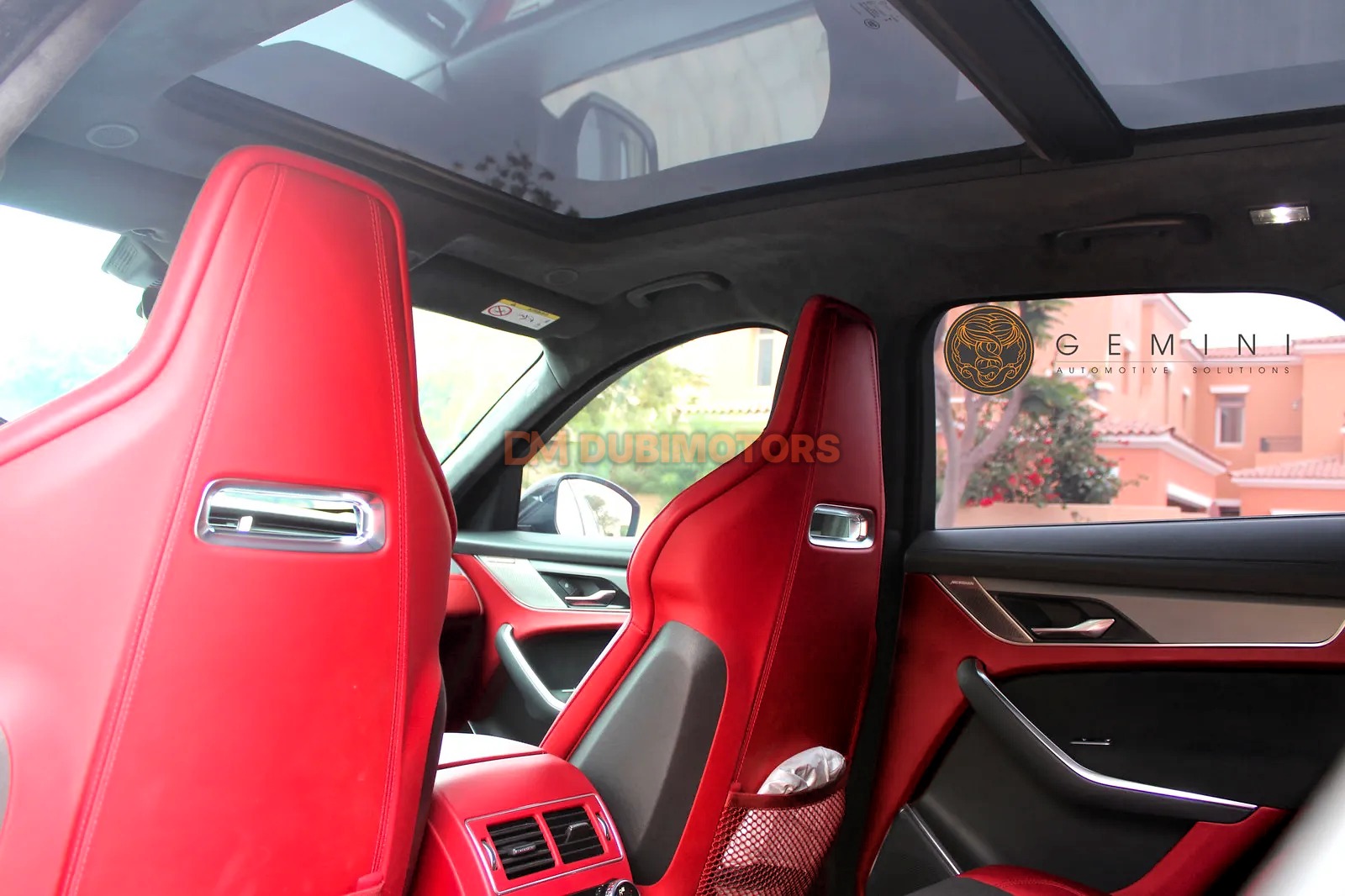 2021 Jaguar F-Pace SVR for Sale in Dubai, photo 15 of 17