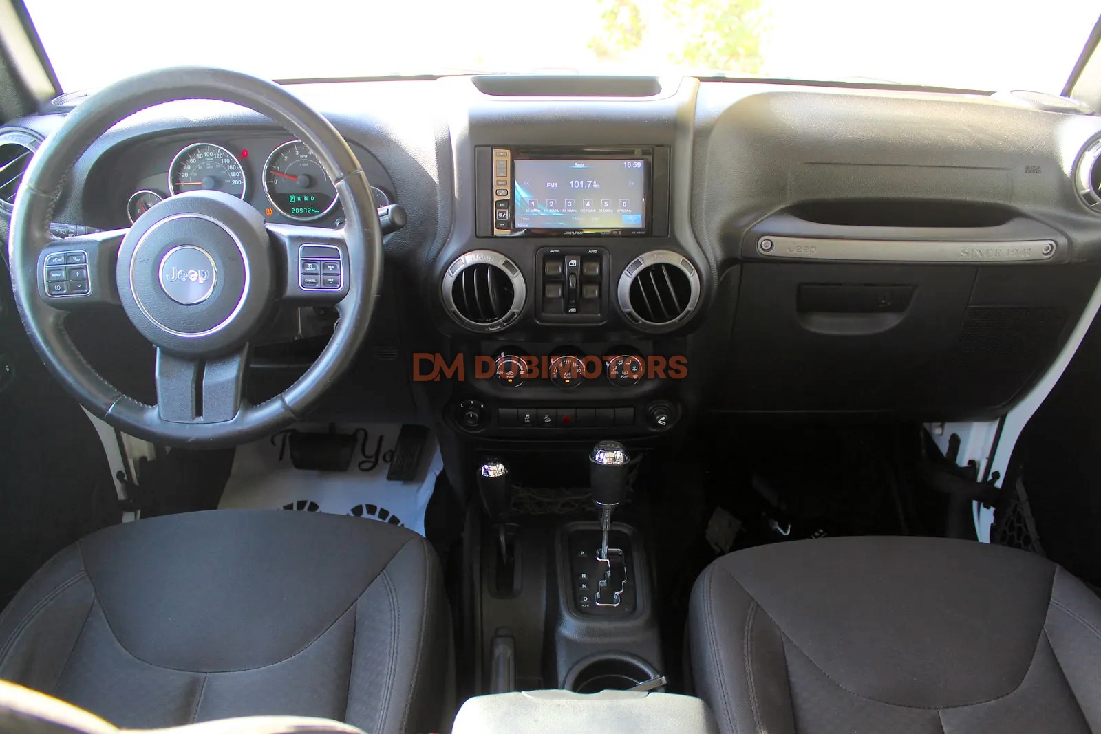 2017 Jeep Wrangler Sport for Sale in Dubai, photo 11 of 14