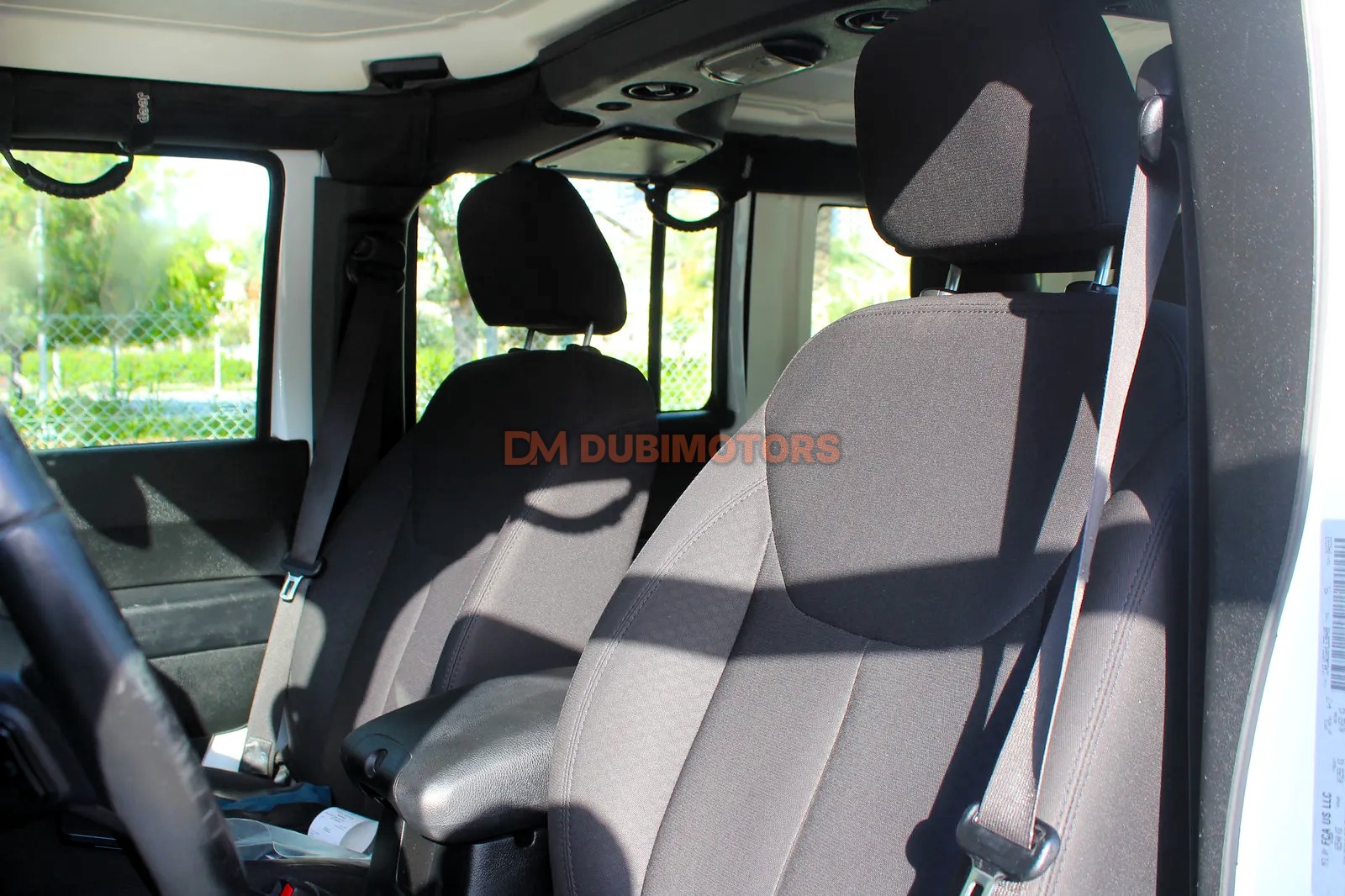 2017 Jeep Wrangler Sport for Sale in Dubai, photo 13 of 14