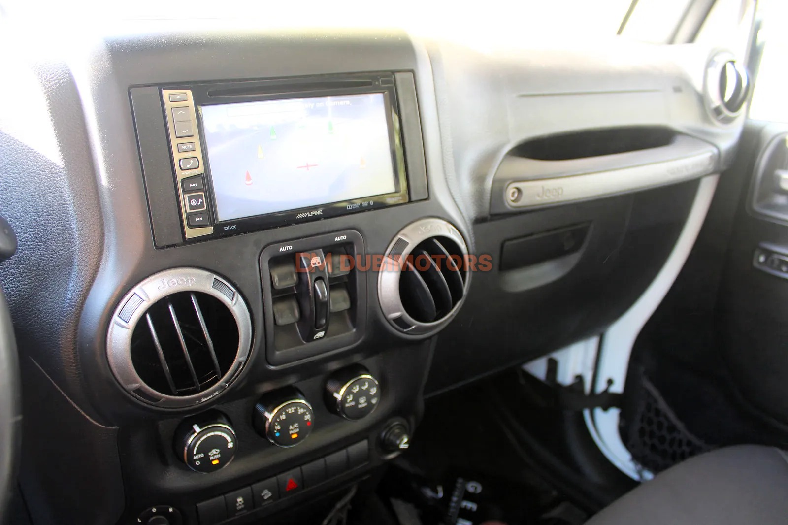 2017 Jeep Wrangler Sport for Sale in Dubai, photo 14 of 14