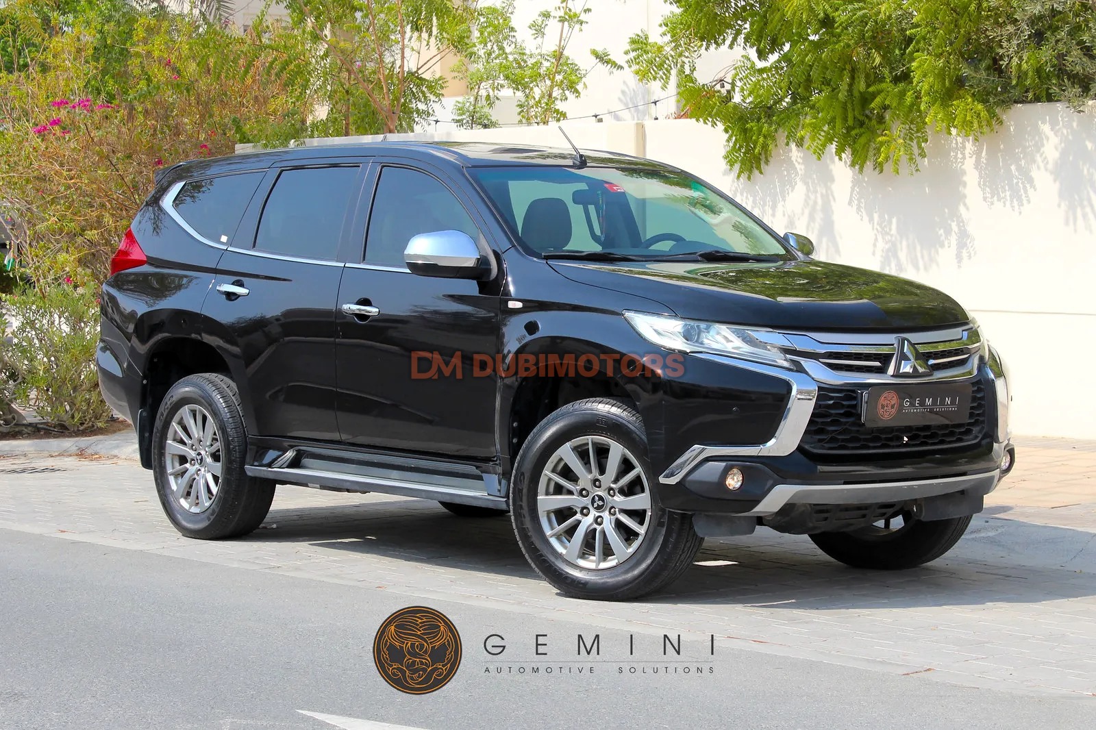2019 Mitsubishi Montero Sport, photo 2 of 17