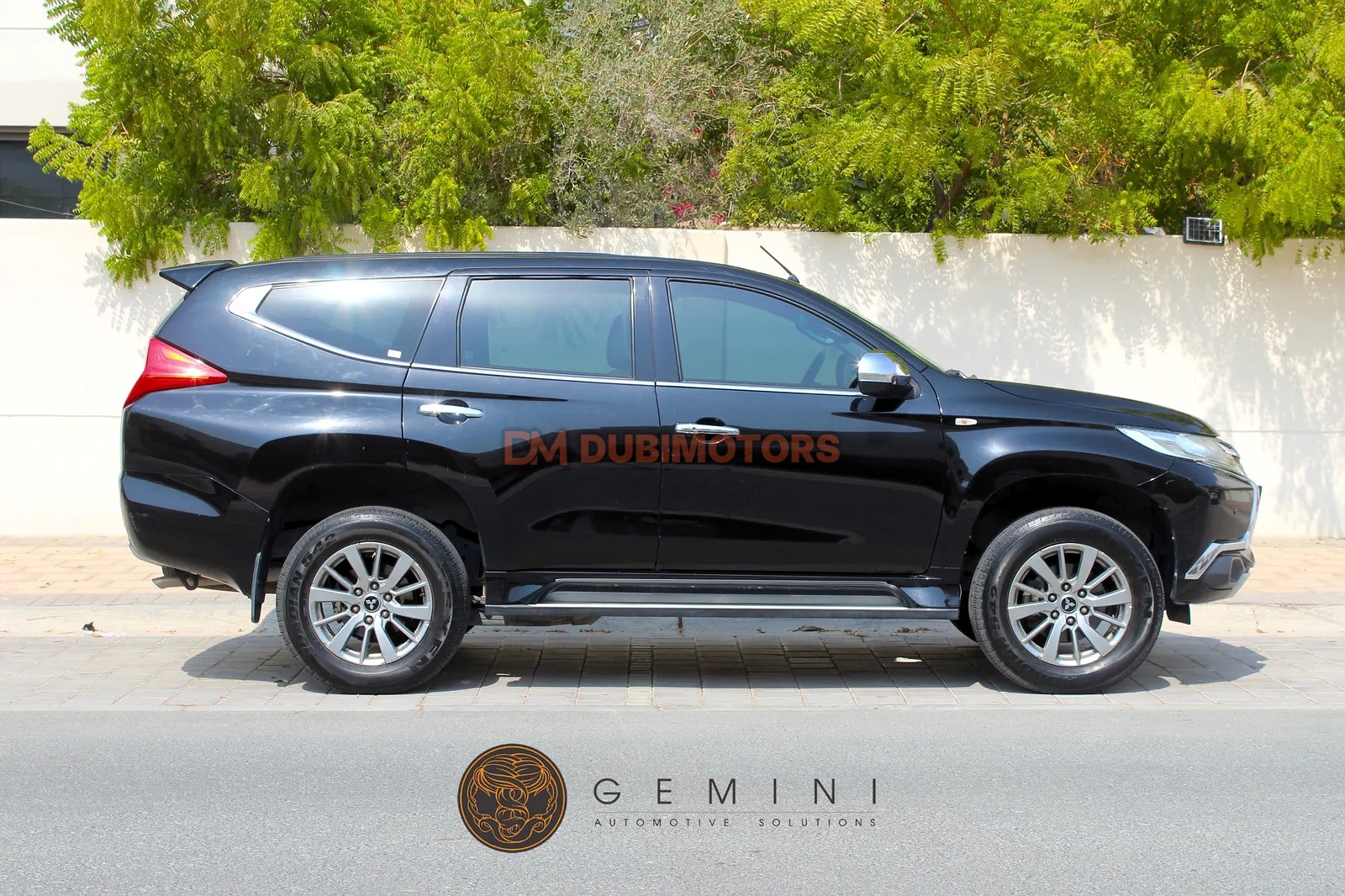 2019 Mitsubishi Montero Sport, photo 3 of 17