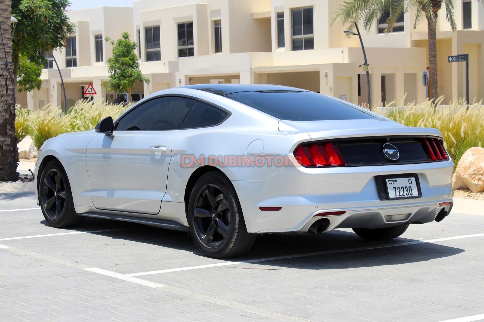 2015 Ford Mustang V6 Coupe for Sale in Dubai, photo 2 of 15
