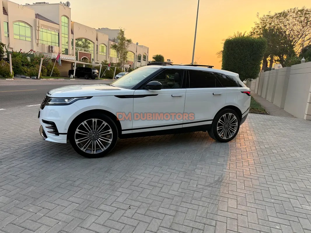 2025 Land Rover Range Rover Velar SE for Sale in Dubai, photo 13 of 17