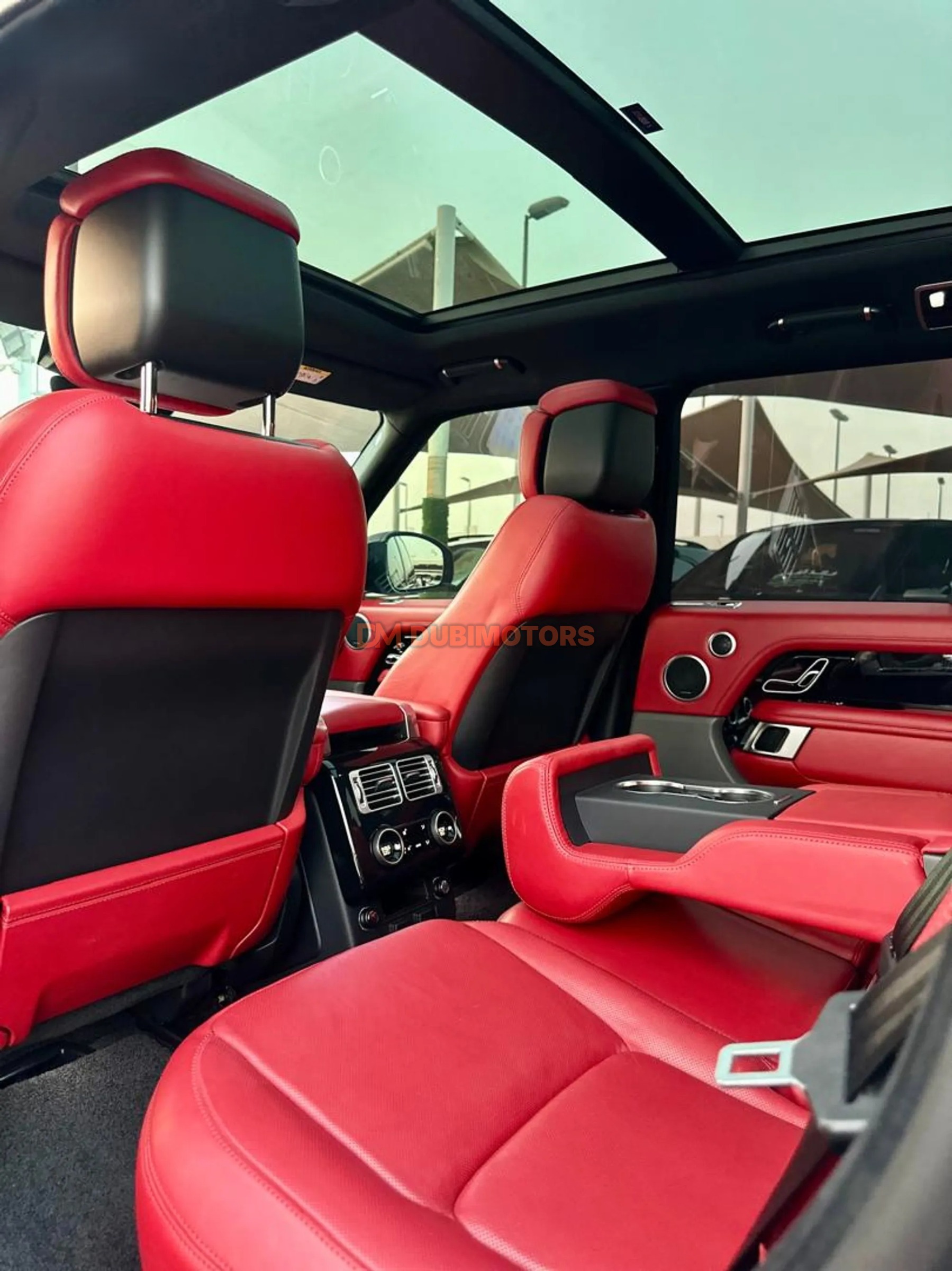 2020 Land Rover Range Rover Vogue SE for Sale in Sharjah, photo 9 of 16