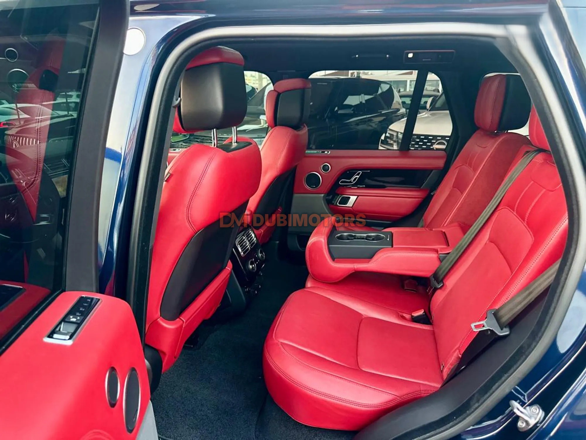 2020 Land Rover Range Rover Vogue SE for Sale in Sharjah, photo 10 of 16