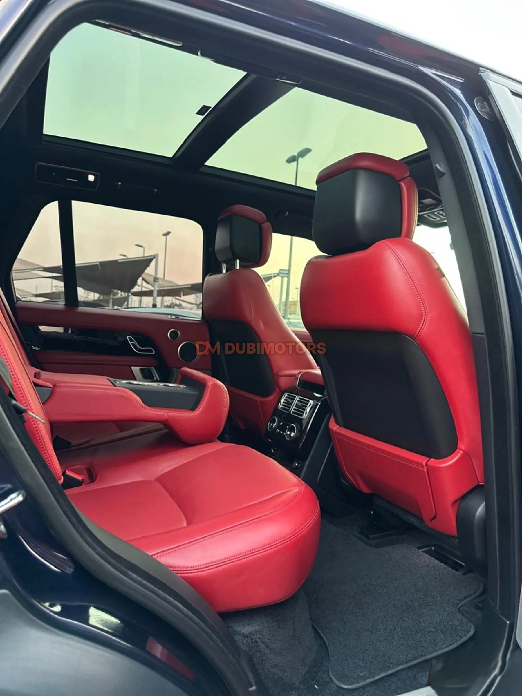 2020 Land Rover Range Rover Vogue SE for Sale in Sharjah, photo 11 of 16