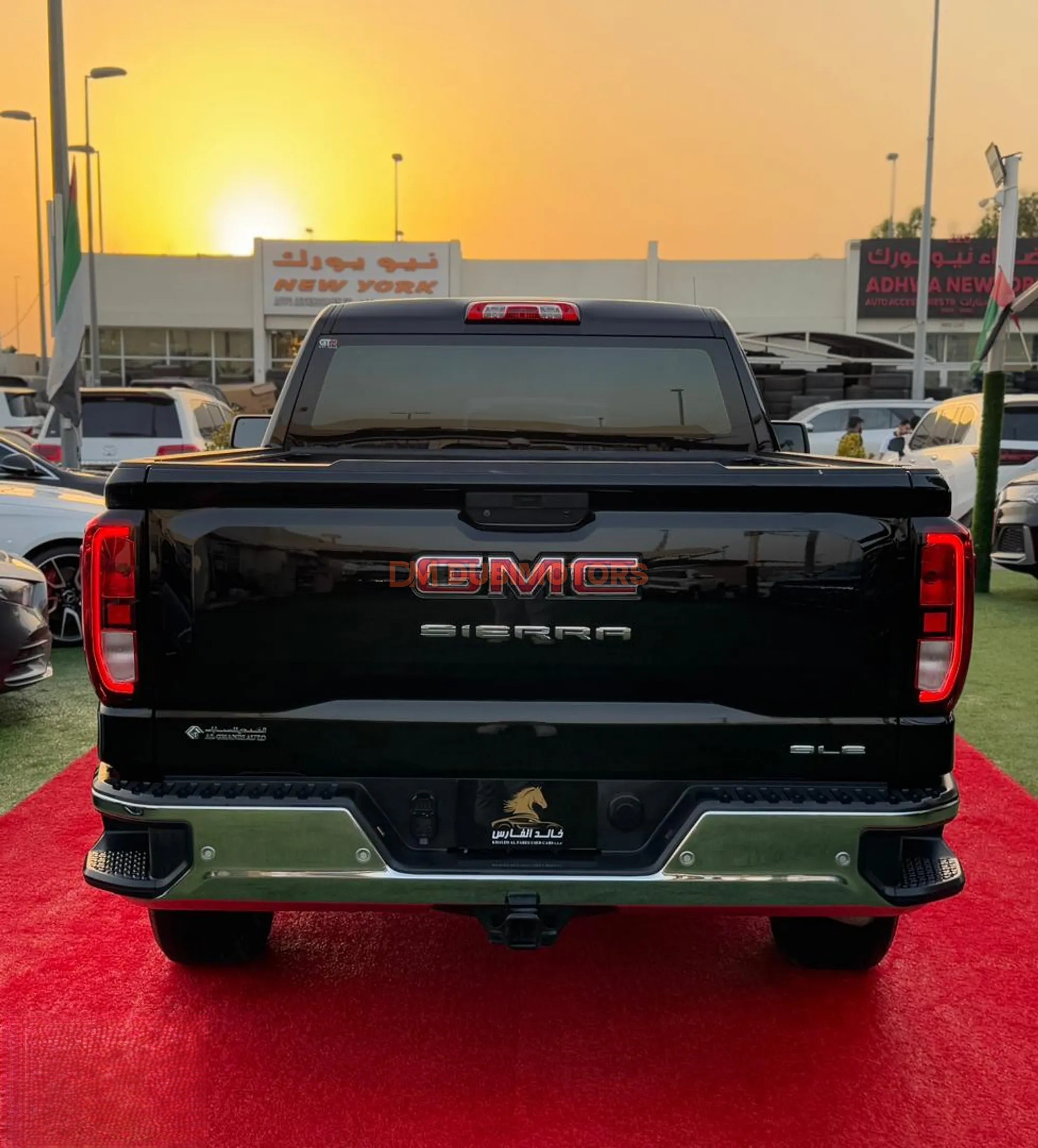 2020 GMC Sierra 1500 SLE for Sale in Sharjah, photo 7 of 10