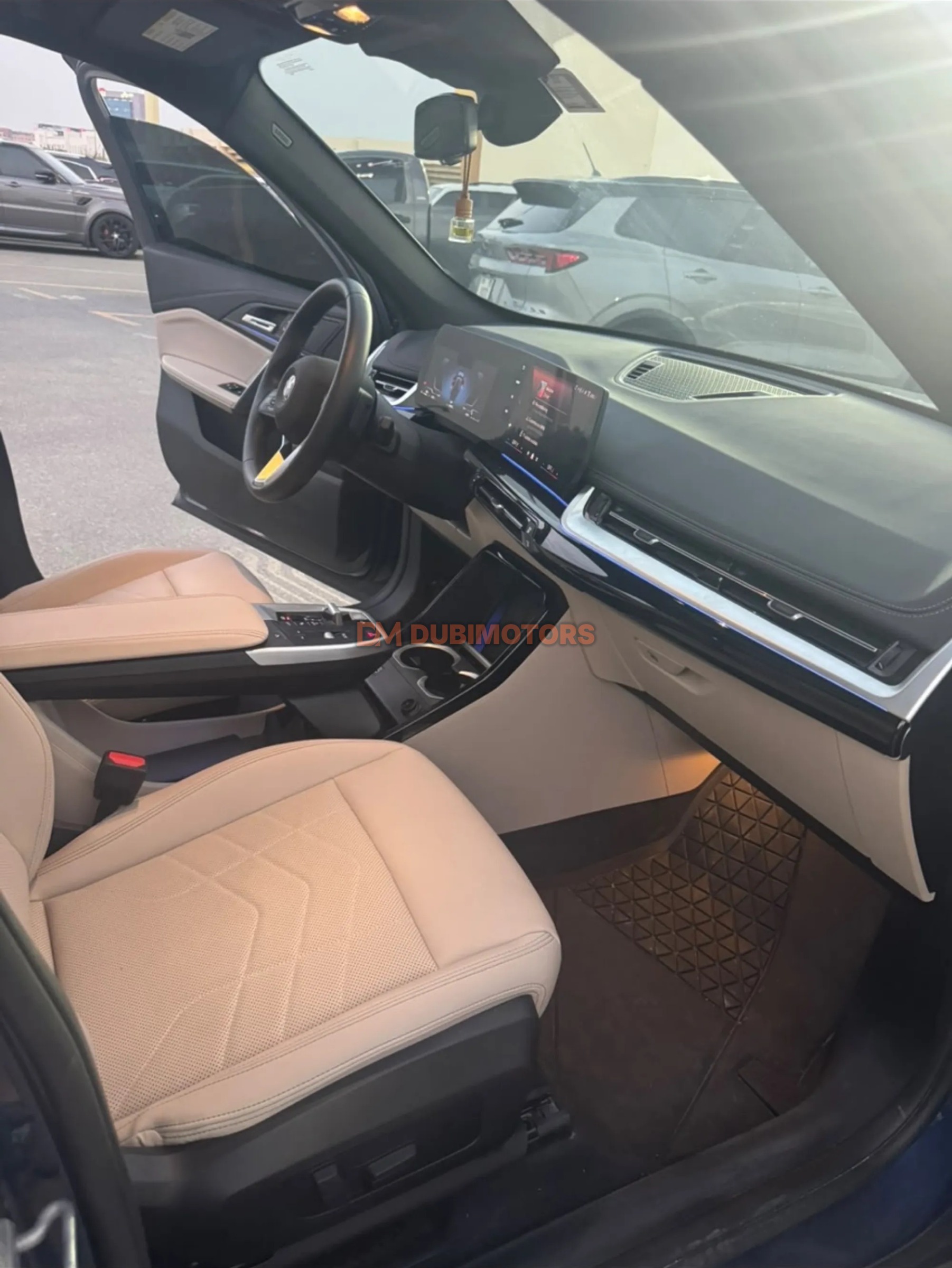 2025 BMW X1 xDrive20i for Sale in Dubai, photo 8 of 11