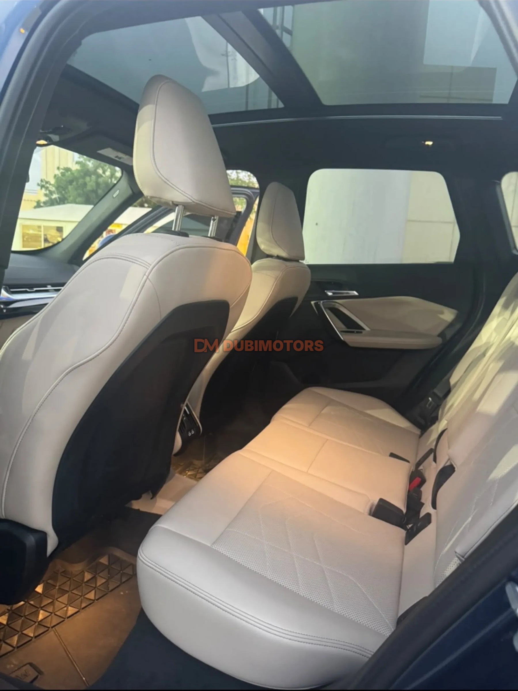 2025 BMW X1 xDrive20i for Sale in Dubai, photo 10 of 11