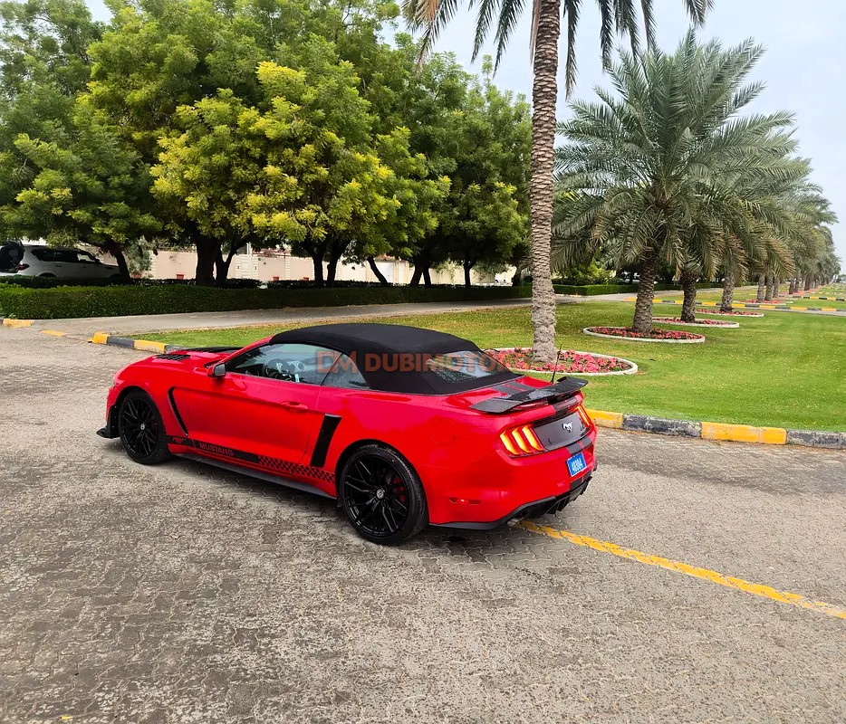 2023 Ford Mustang EcoBoost Premium for Sale in Dubai, photo 4 of 15