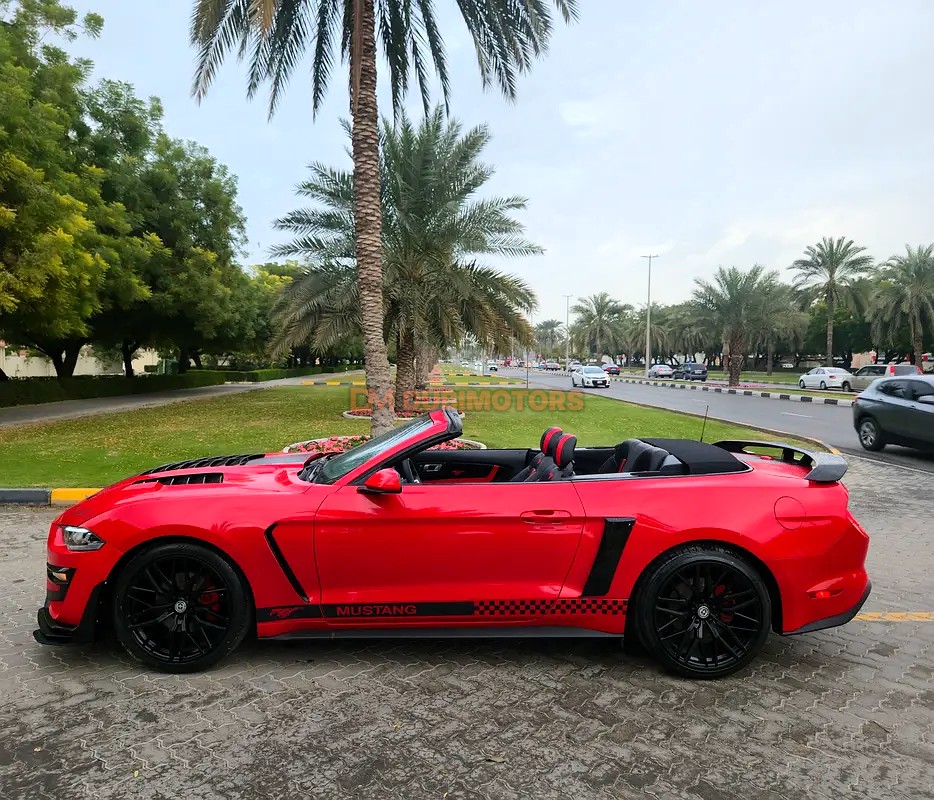2023 Ford Mustang EcoBoost Premium for Sale in Dubai, photo 6 of 15