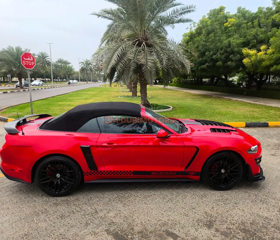 2023 Ford Mustang EcoBoost Premium for Sale in Dubai, photo 8 of 15