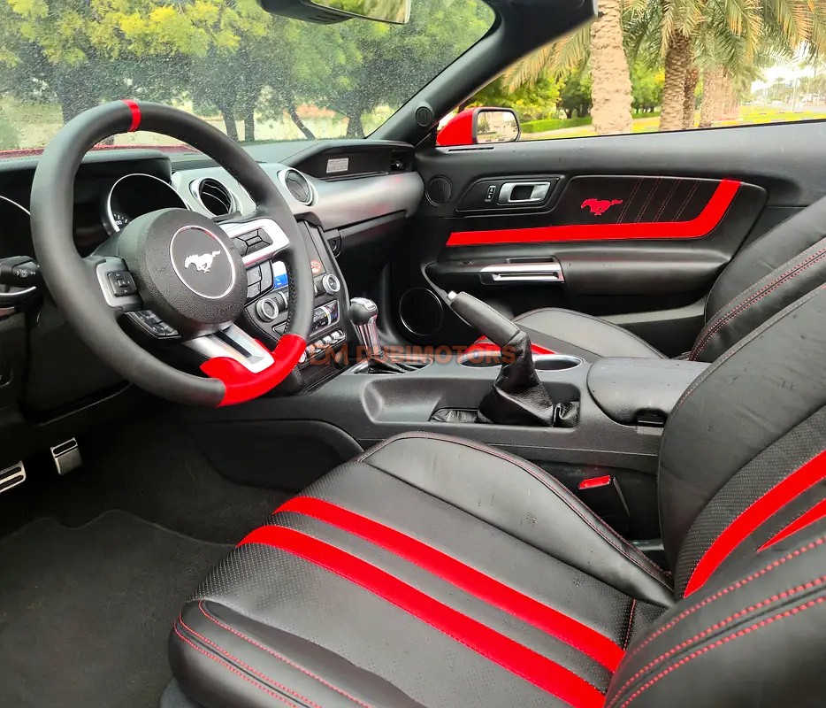 2023 Ford Mustang EcoBoost Premium for Sale in Dubai, photo 13 of 15