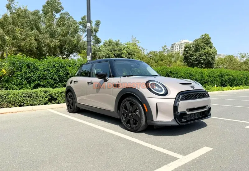 2024 Mini Cooper S Classic for Sale in Dubai