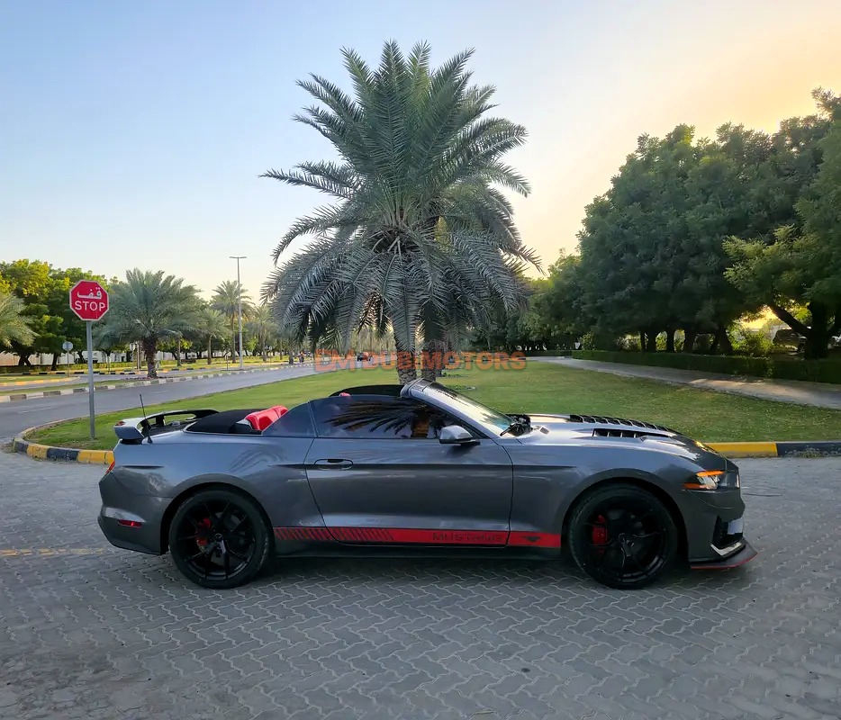 2023 Ford Mustang EcoBoost Premium for Sale in Dubai, photo 3 of 14