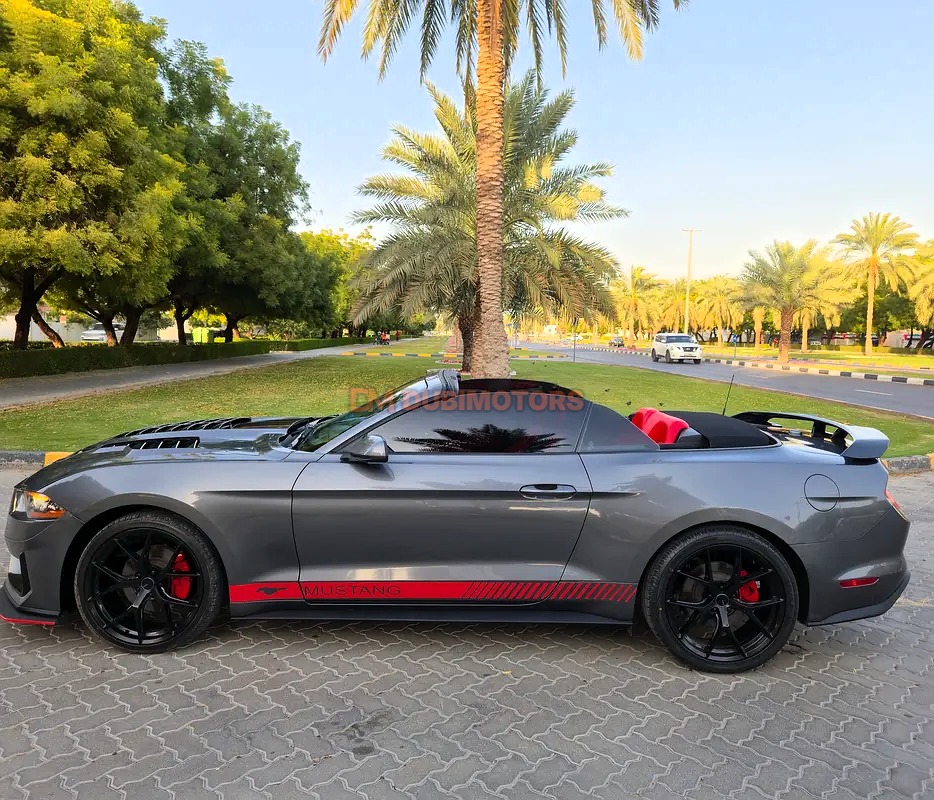2023 Ford Mustang EcoBoost Premium for Sale in Dubai, photo 5 of 14