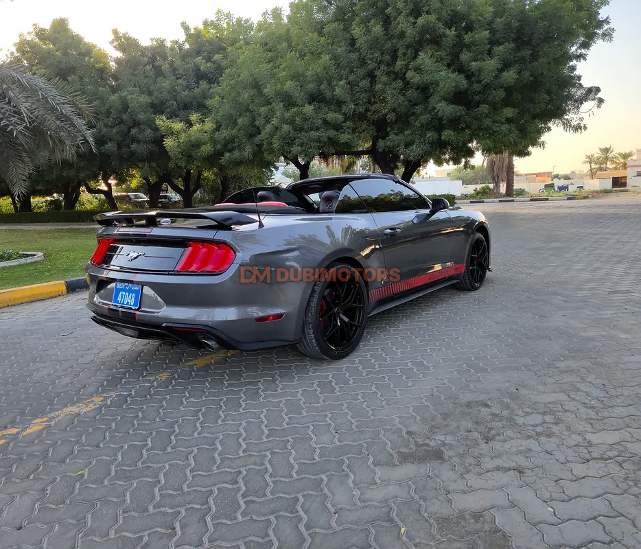 2023 Ford Mustang EcoBoost Premium for Sale in Dubai, photo 10 of 14