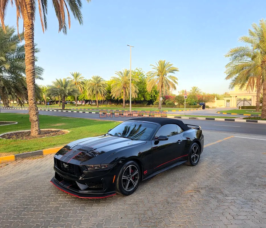 2025 Ford Mustang EcoBoost Premium for Sale in Dubai, photo 3 of 13