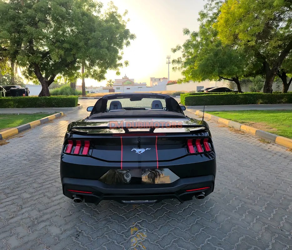 2025 Ford Mustang EcoBoost Premium for Sale in Dubai, photo 4 of 13