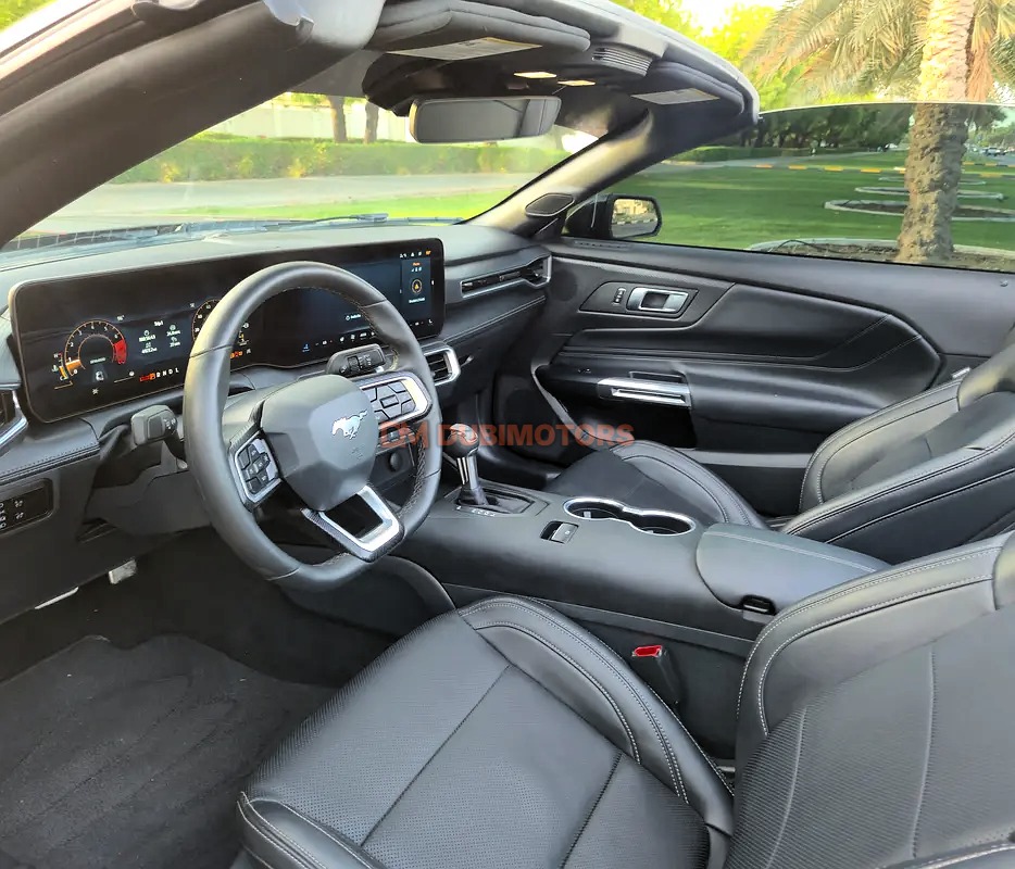2025 Ford Mustang EcoBoost Premium for Sale in Dubai, photo 6 of 13