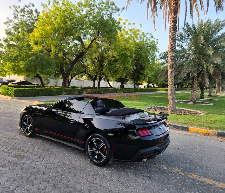 2025 Ford Mustang EcoBoost Premium for Sale in Dubai, photo 7 of 13