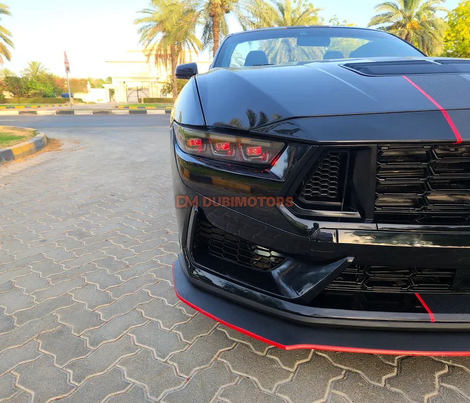 2025 Ford Mustang EcoBoost Premium for Sale in Dubai, photo 9 of 13