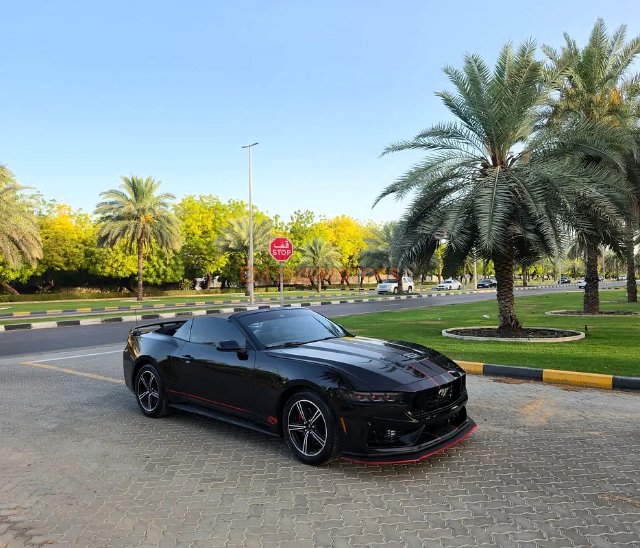 2025 Ford Mustang EcoBoost Premium for Sale in Dubai, photo 10 of 13