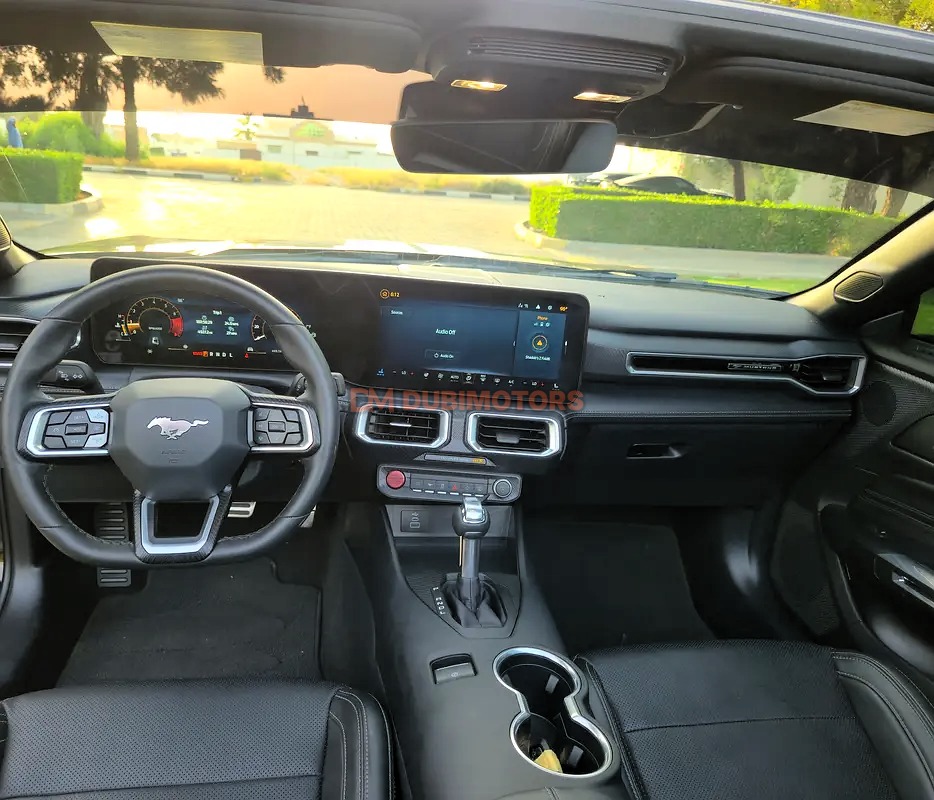 2025 Ford Mustang EcoBoost Premium for Sale in Dubai, photo 11 of 13