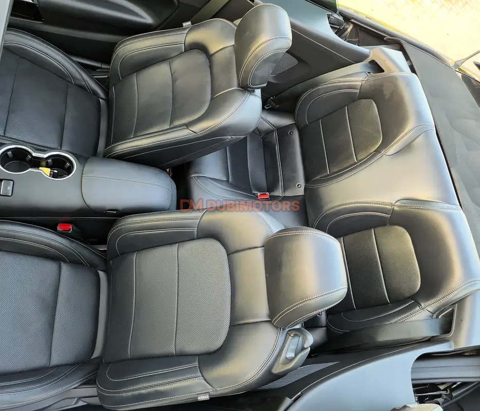 2025 Ford Mustang EcoBoost Premium for Sale in Dubai, photo 12 of 13