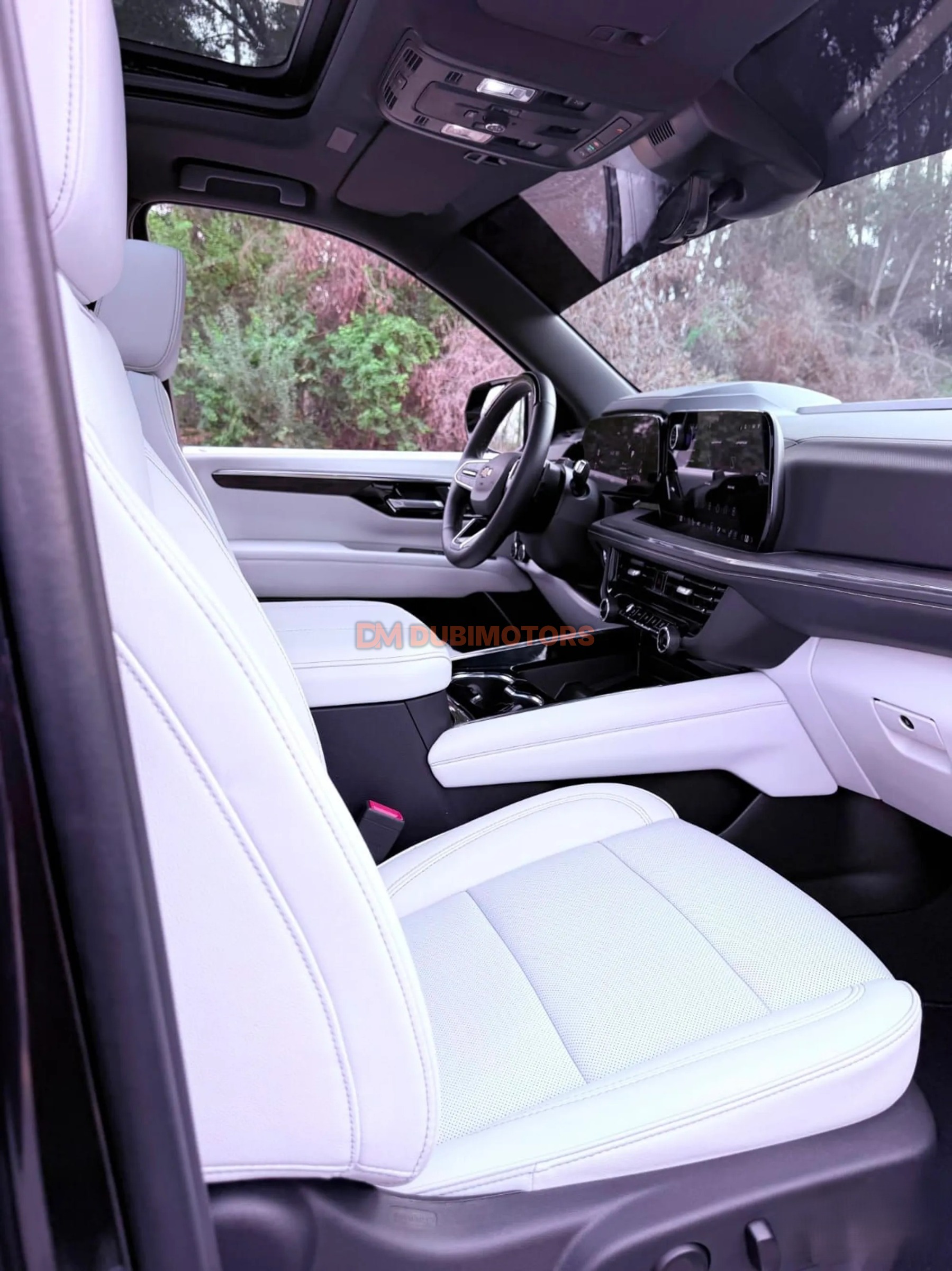 2025 Chevrolet Tahoe Premier for Sale in Sharjah, photo 13 of 13