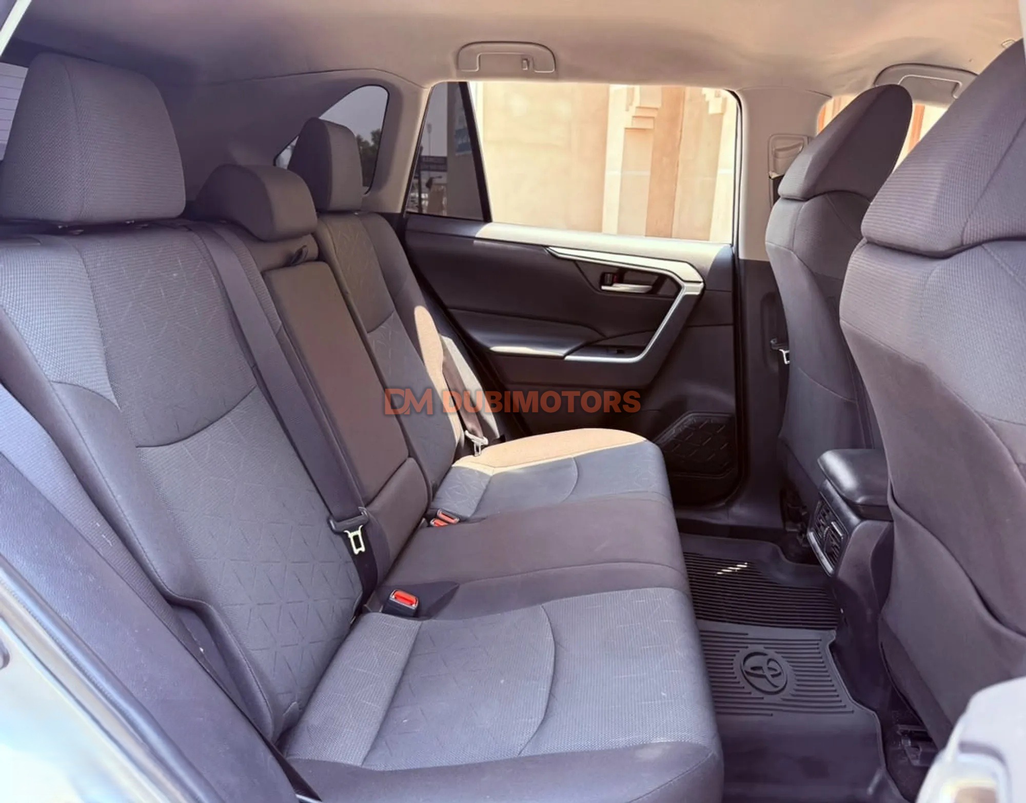 2024 Toyota RAV4 XLE for Sale in Sharjah, photo 5 of 12