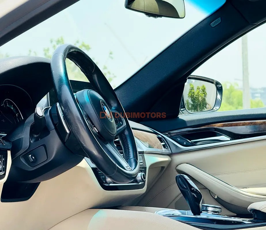 2017 BMW 5 Series 530i for Sale in Dubai, photo 14 of 18