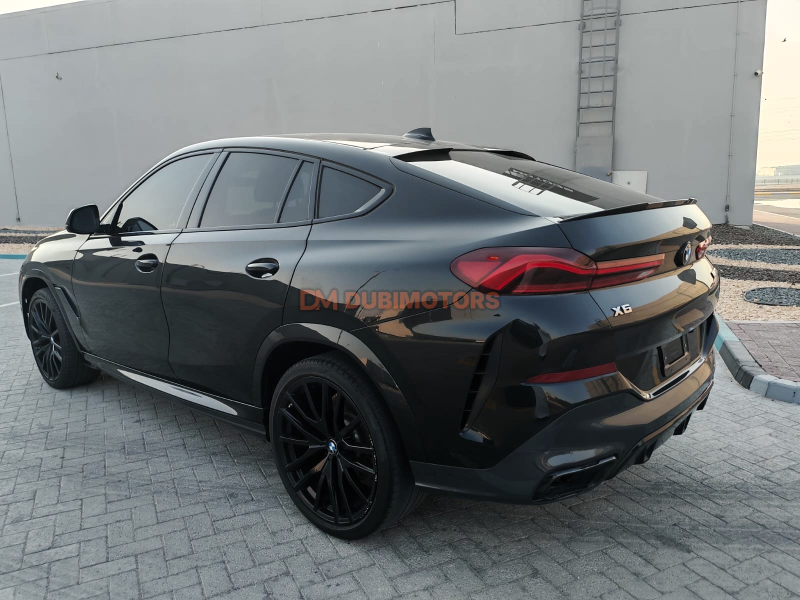 2022 BMW X6 M50i for Sale in Abu Dhabi, photo 2 of 18