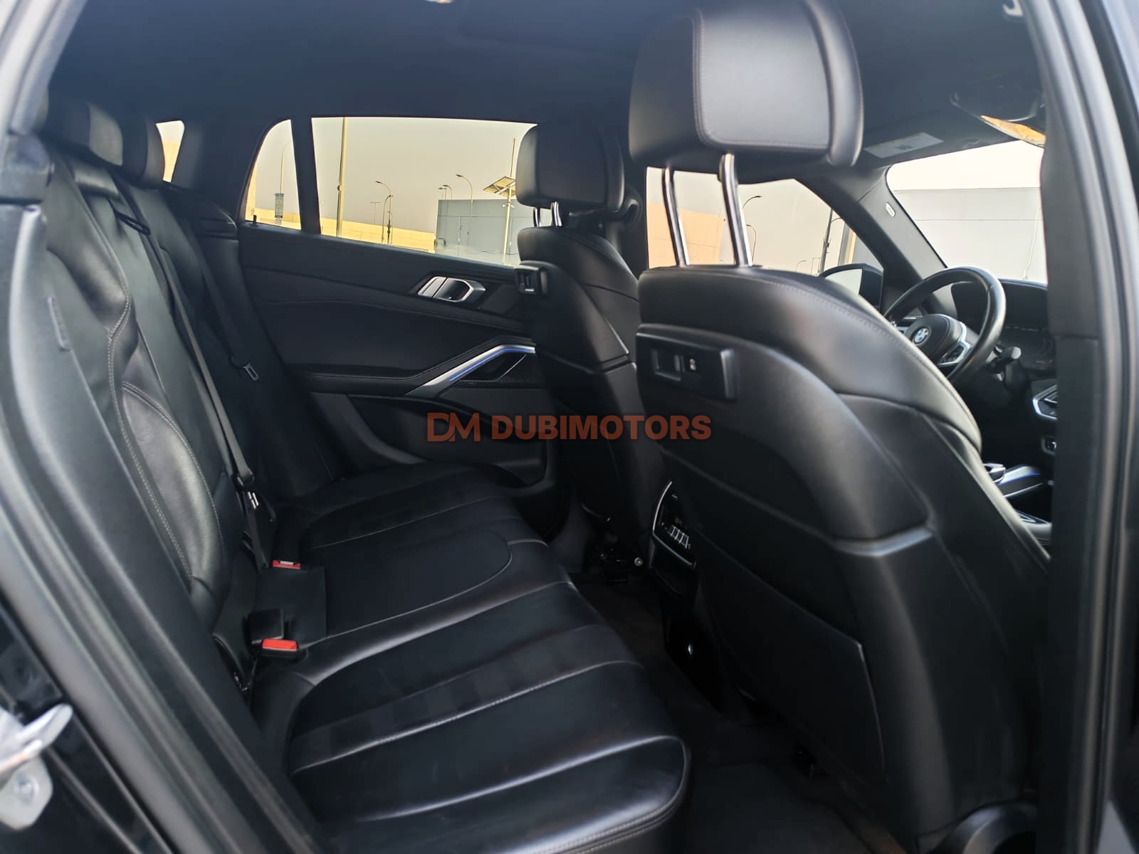 2022 BMW X6 M50i for Sale in Abu Dhabi, photo 7 of 18