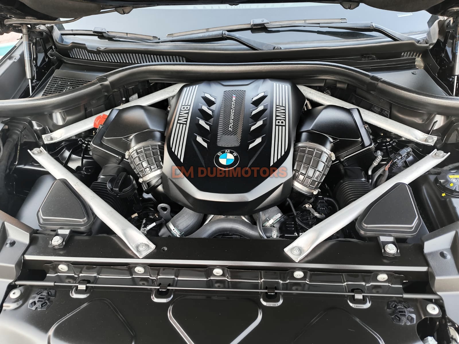 2022 BMW X6 M50i for Sale in Abu Dhabi, photo 15 of 18
