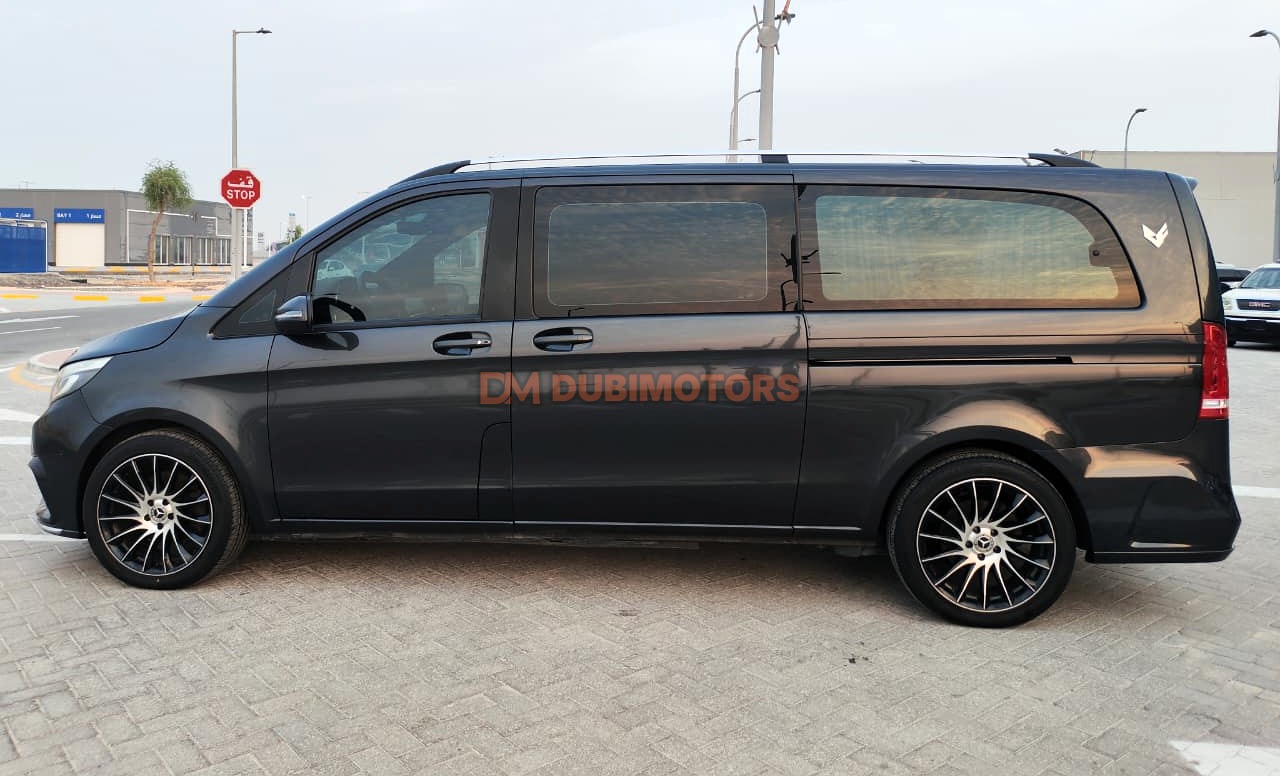 2022 Mercedes-Benz V-Class V 250 Falcon Edition for Sale in Abu Dhabi, photo 2 of 19