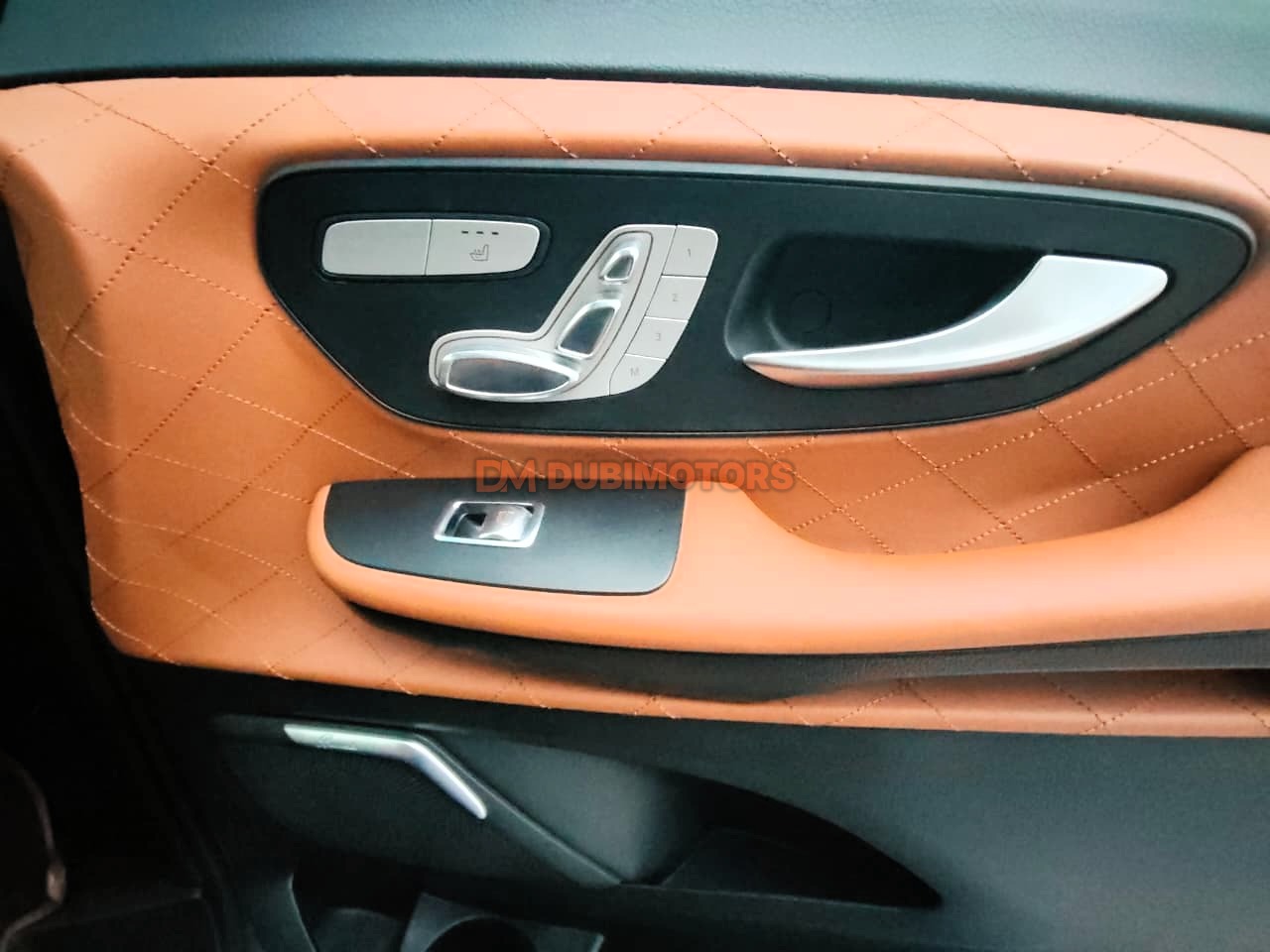 2022 Mercedes-Benz V-Class V 250 Falcon Edition for Sale in Abu Dhabi, photo 8 of 19