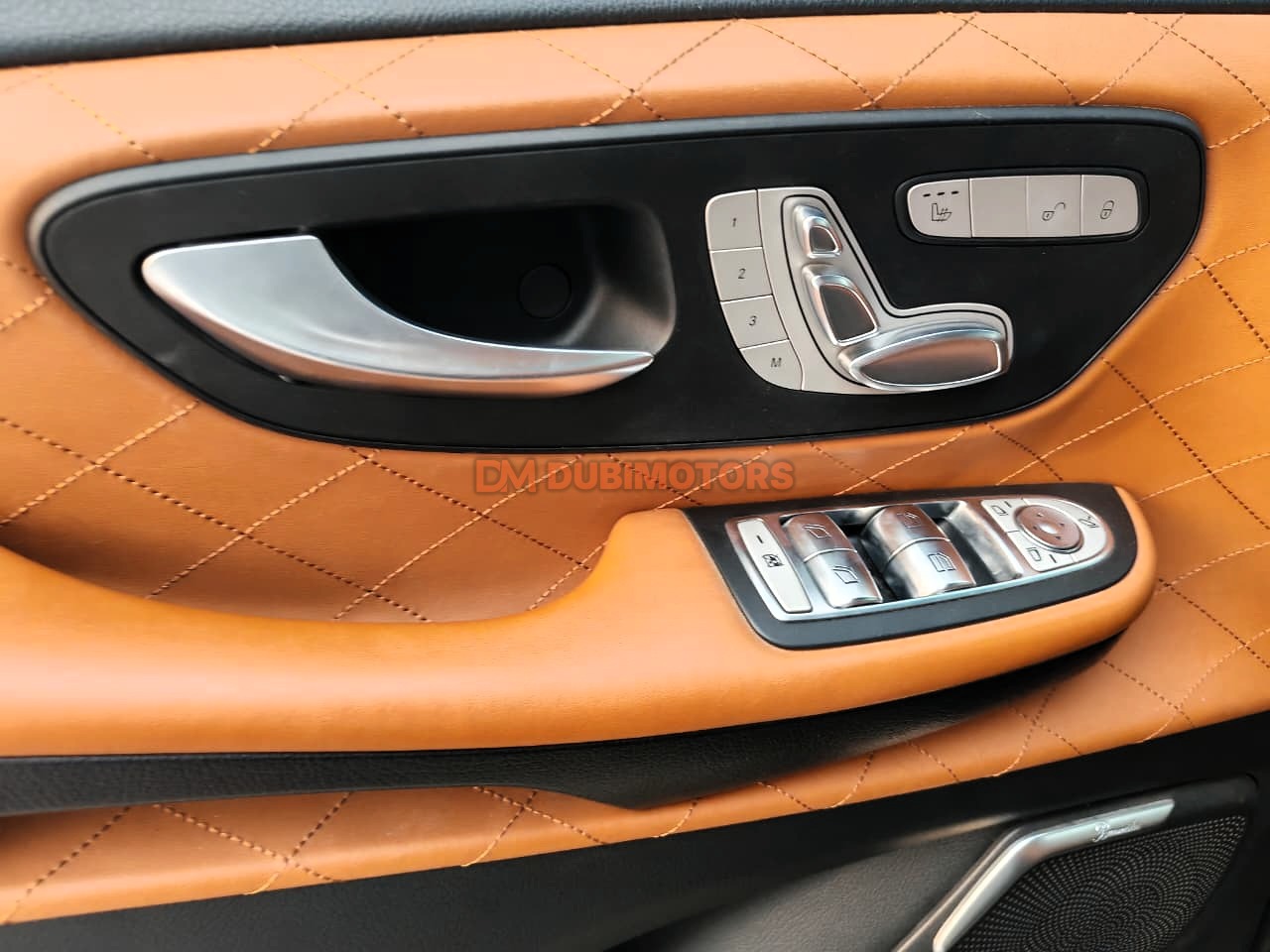 2022 Mercedes-Benz V-Class V 250 Falcon Edition for Sale in Abu Dhabi, photo 14 of 19