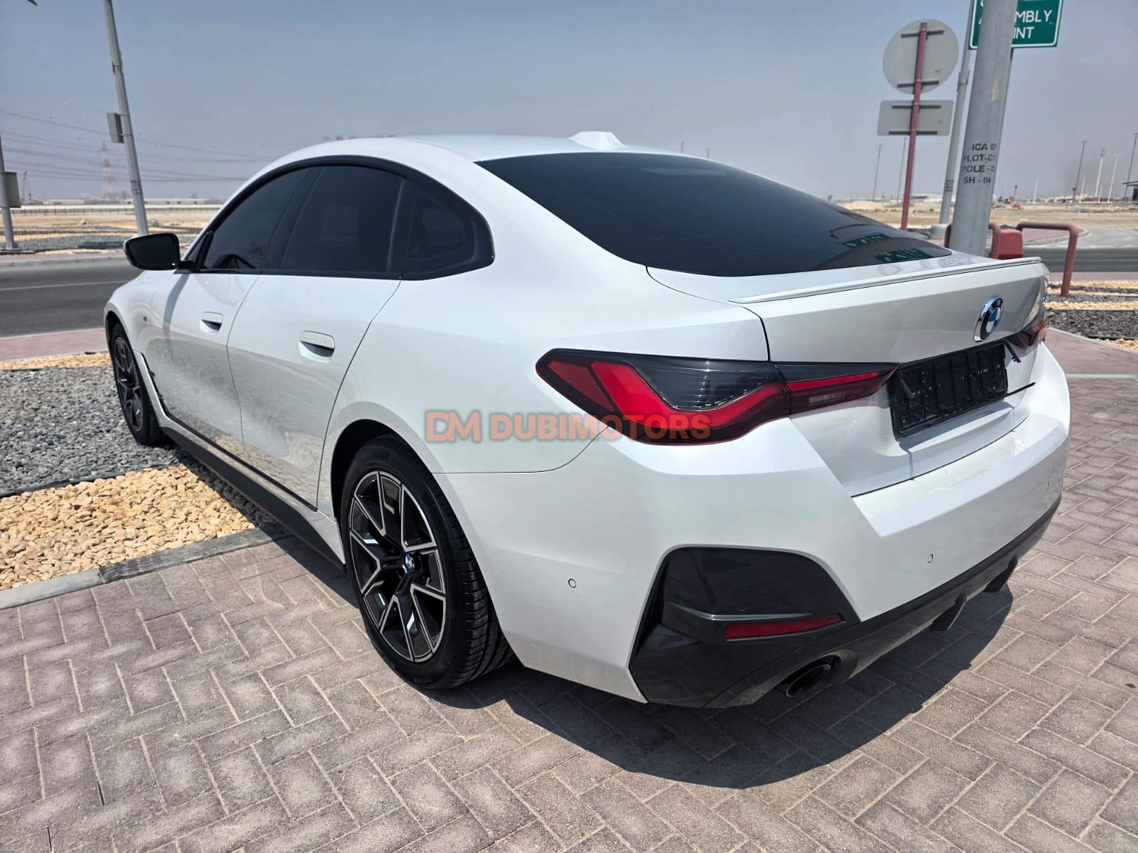 2022 BMW 4 Series 420i M Sport for Sale in Abu Dhabi, photo 2 of 18